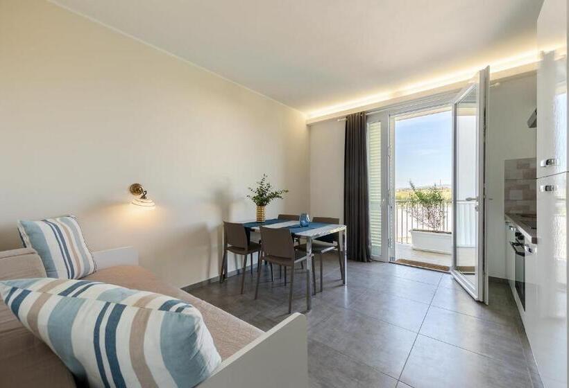 带2个卧室的公寓, Golden Apartments