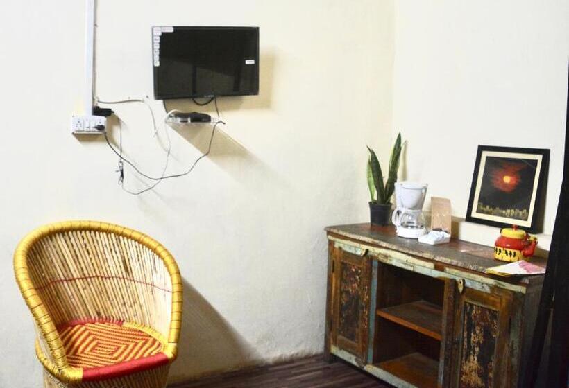 اتاق لوکس, Housetel