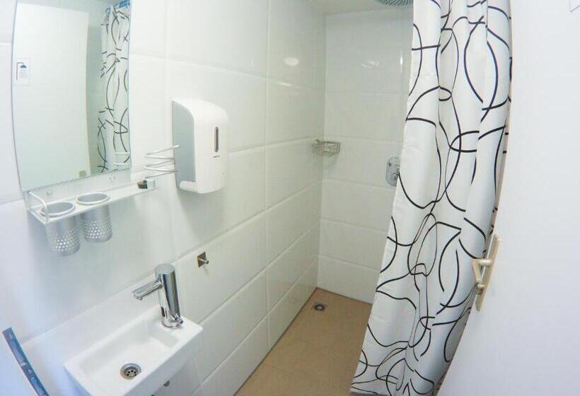 Economy Quadruple Room, Hostel & Monteurzimmer Bei Hansezimmer
