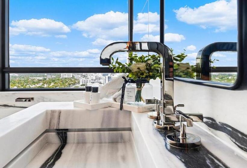 带4个卧室的公寓, Oceanview Private Condo At The Setai  1705