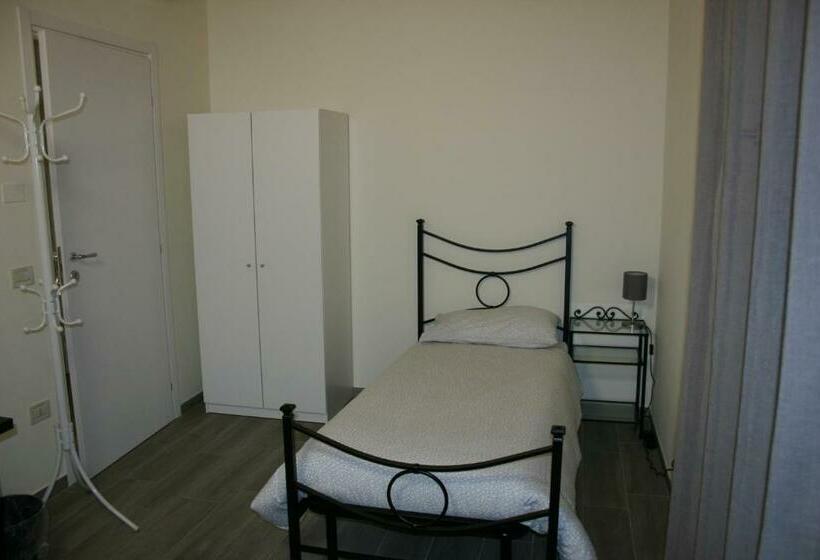اتاق استاندارد یک نفره, Via Venezia Accomodating Solutions