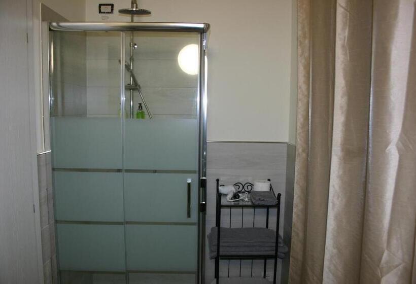 اتاق لوکس با بالکن, Via Venezia Accomodating Solutions