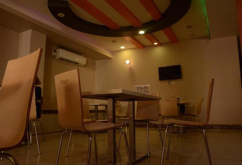 اتاق استاندارد یک نفره, Kilimanjaro Inn Kampala
