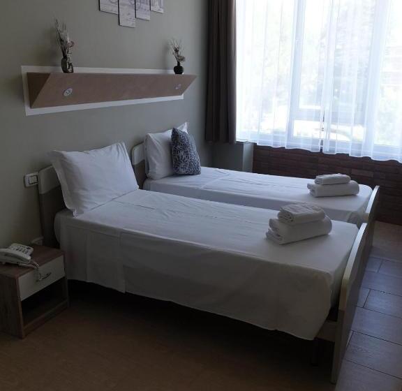 اتاق اکونومی, Atico