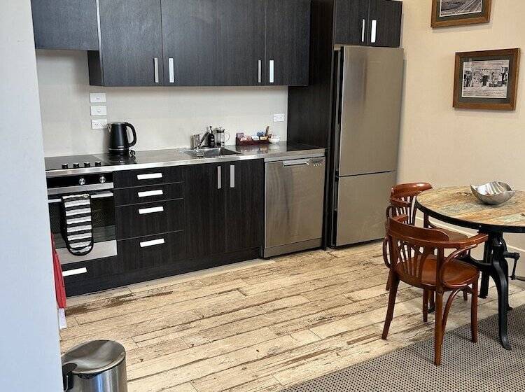 Апартаменты 1 Спальня, Poshtel