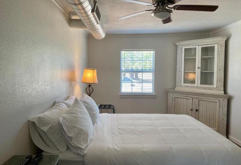 Villa 2 Quartos, Blanco County Inn & Guesthouses