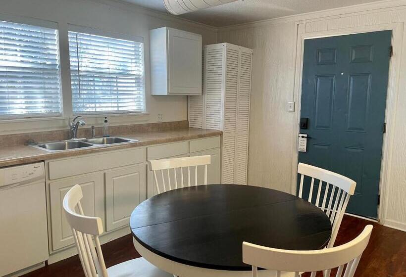 Villa 2 Quartos, Blanco County Inn & Guesthouses