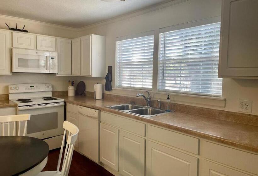 וילה בת 2 חדרי שינה, Blanco County Inn & Guesthouses
