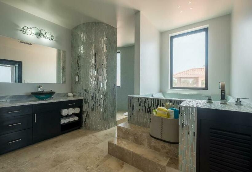 Люкс Deluxe Вид на Море, Diamante Beachfront Suites