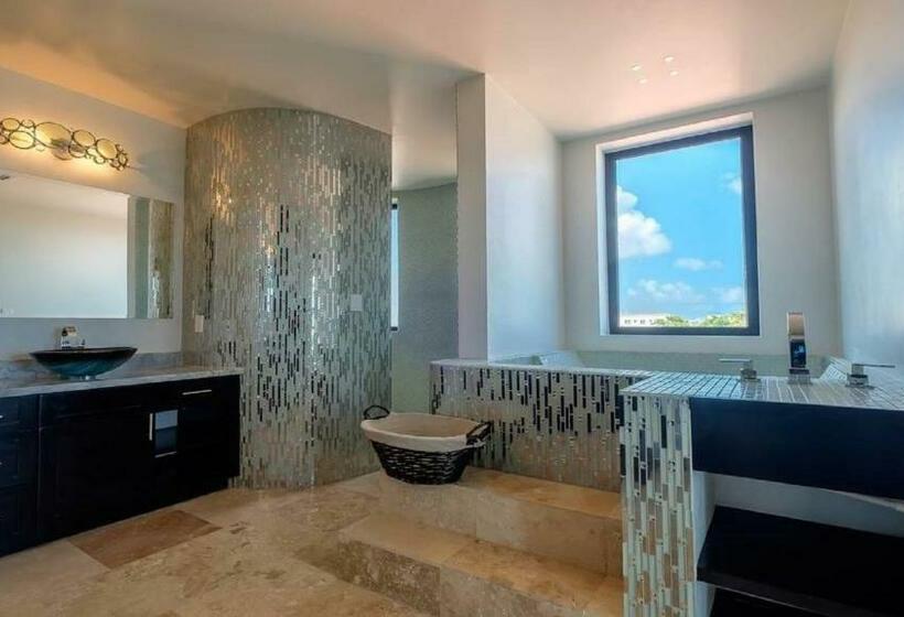 Люкс Deluxe Вид на Море, Diamante Beachfront Suites
