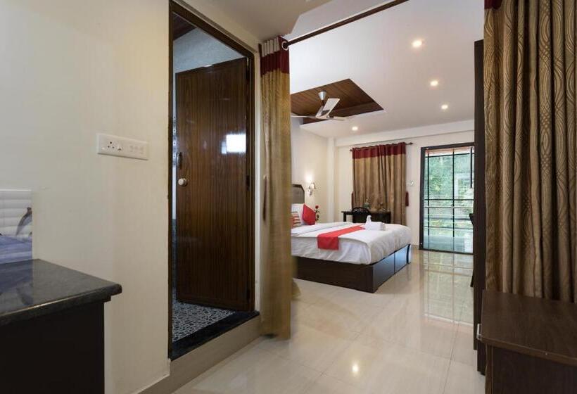 Номер Deluxe, Enroute Thekkady