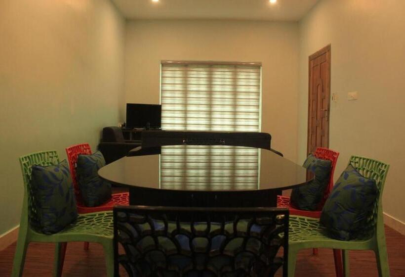 Апартаменты 3 Спальни, Enroute Thekkady