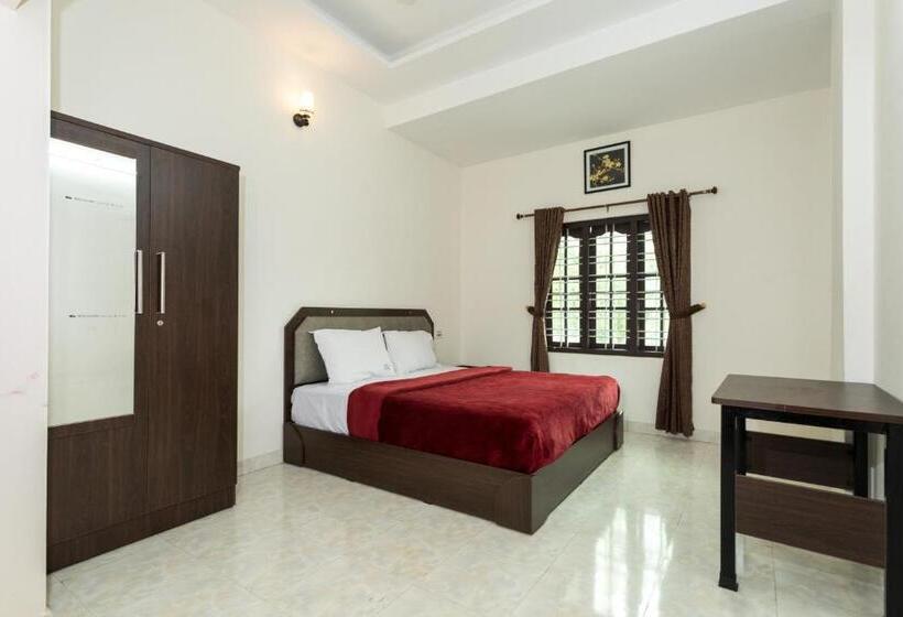 Апартаменты 3 Спальни, Enroute Thekkady