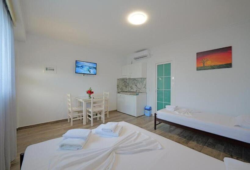 标准三人间, Eduard Lagji Apartament