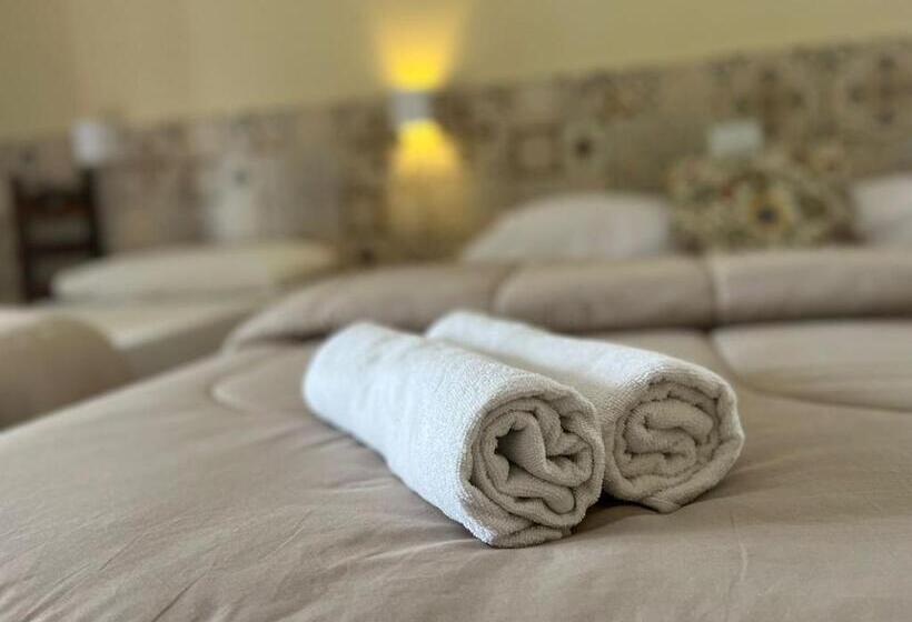 스탠다드 트리플 룸, Rogai Hotel Pousada