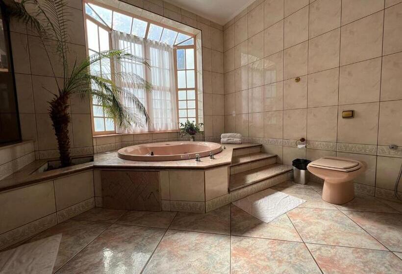 디럭스 스위트, Rogai Hotel Pousada