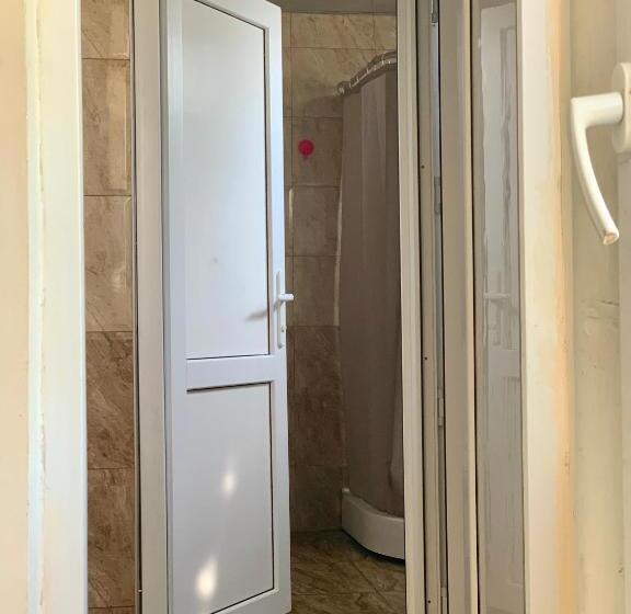 تختخواب در اتاق مشترک, Hostel Forrest