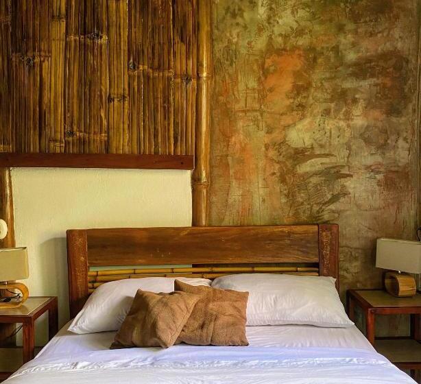 Номер Стандарт, Cinnamon House