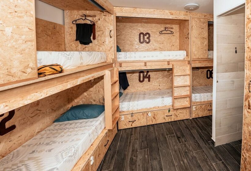 Cama em Quarto Compartilhado, Deck Lodge