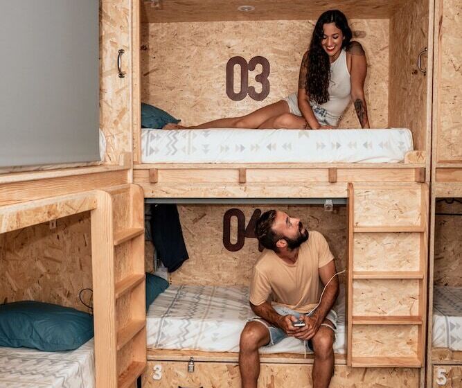 Cama em Quarto Compartilhado, Deck Lodge
