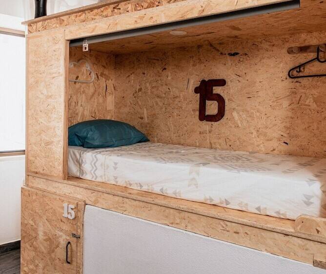 Cama em Quarto Compartilhado, Deck Lodge