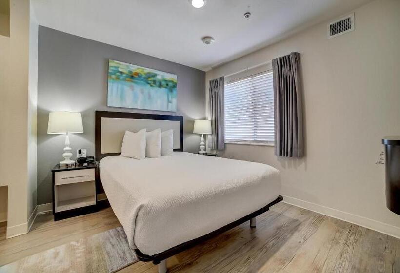 Deluxe Svit, Waterwalk San Antonio At The Rim