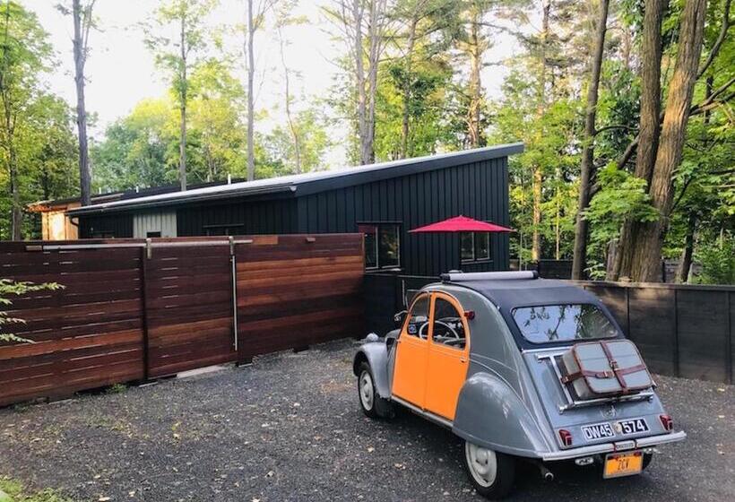デラックスバンガロー, Woodstock Way