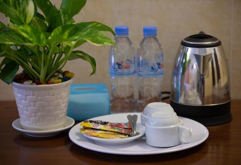غرفة قياسية مزوَّدة بشُرفة, Botoum Hostel