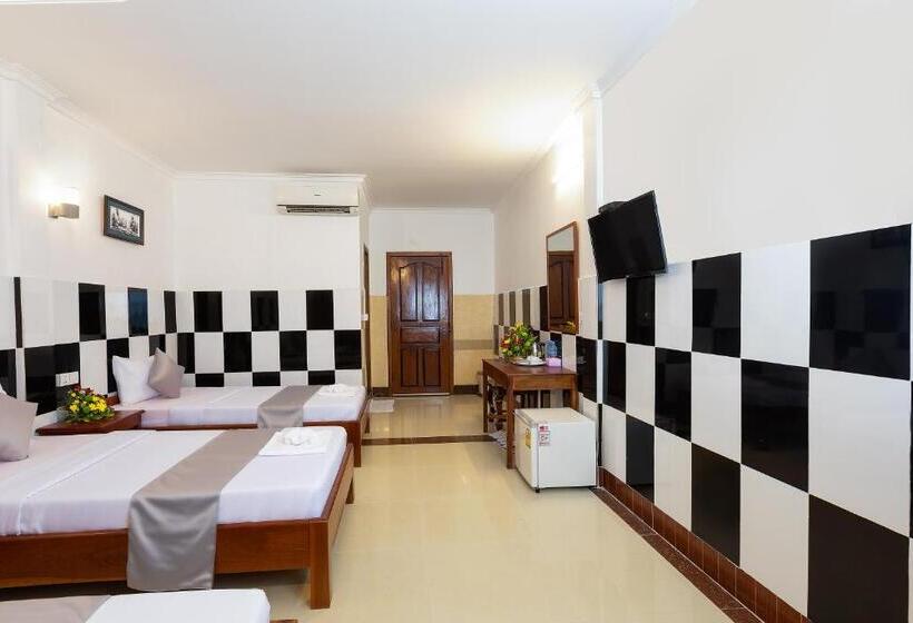اتاق استاندارد سه تخته با بالکن, Botoum Hostel