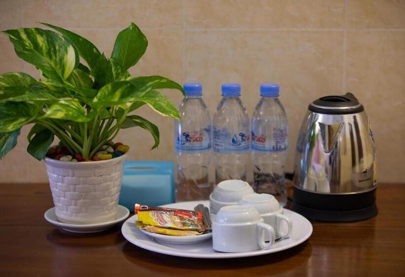 اتاق استاندارد سه تخته با بالکن, Botoum Hostel