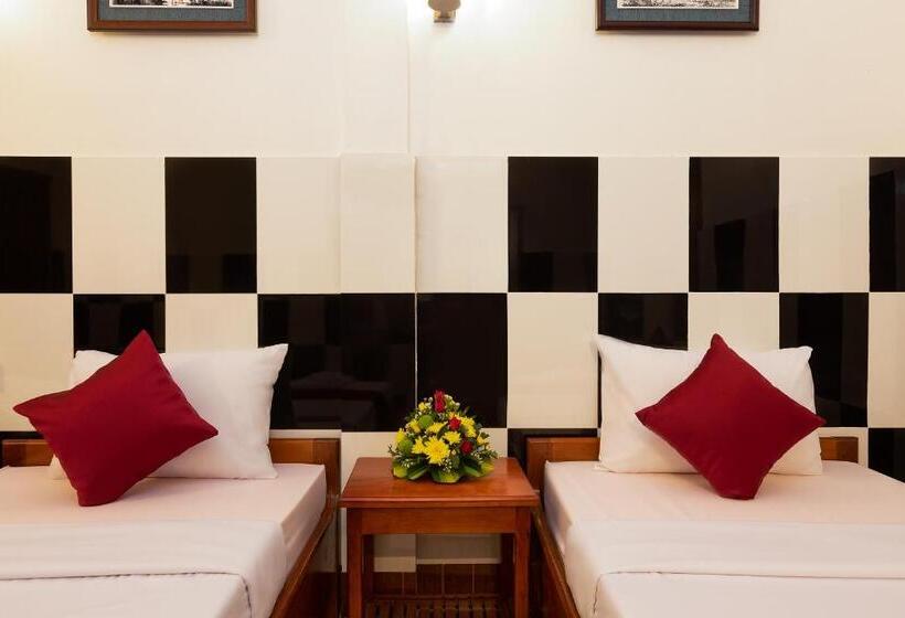 اتاق استاندارد با بالکن, Botoum Hostel