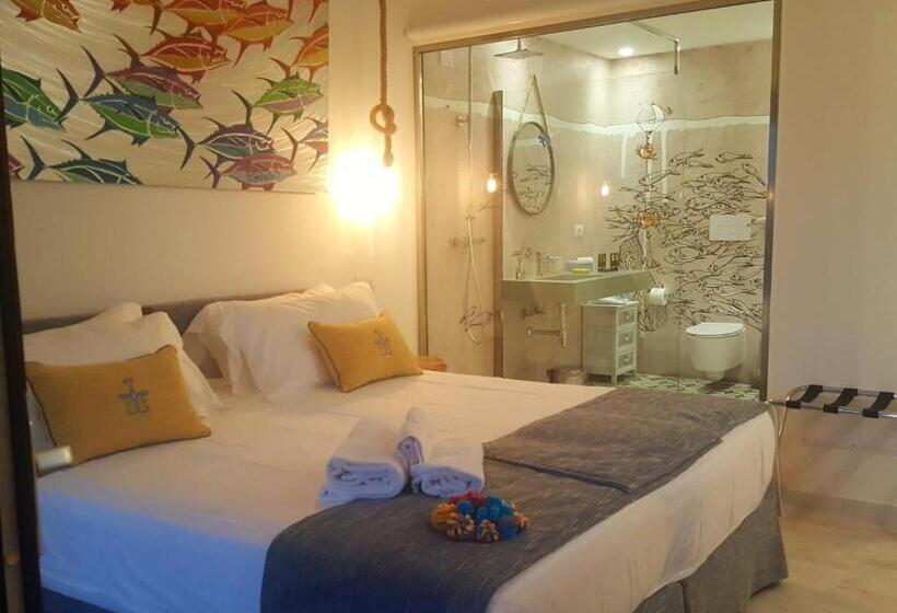 اتاق لوکس با بالکن و چشم‌انداز دریا, Geco Di Giada Art Suites   Adult Only