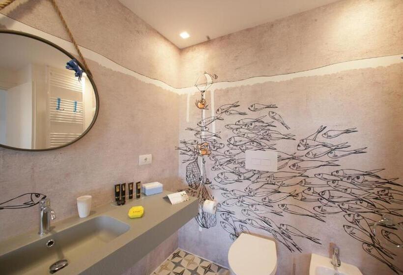 اتاق لوکس با بالکن و چشم‌انداز دریا, Geco Di Giada Art Suites   Adult Only