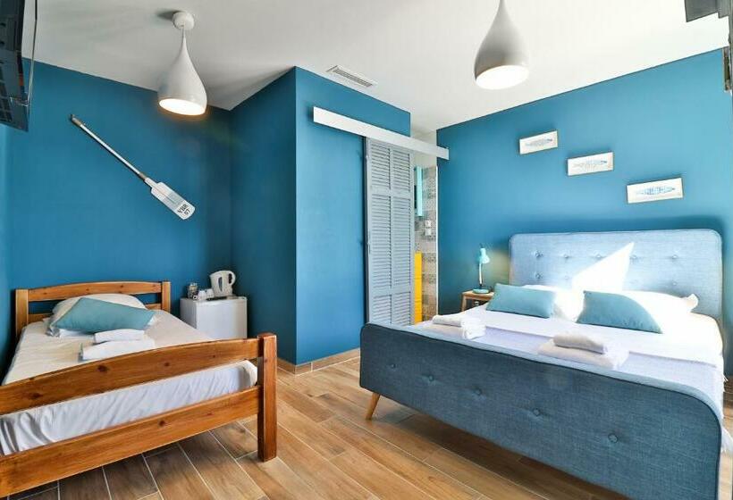 اتاق استاندارد سه نفره, Hôtel La Bastide