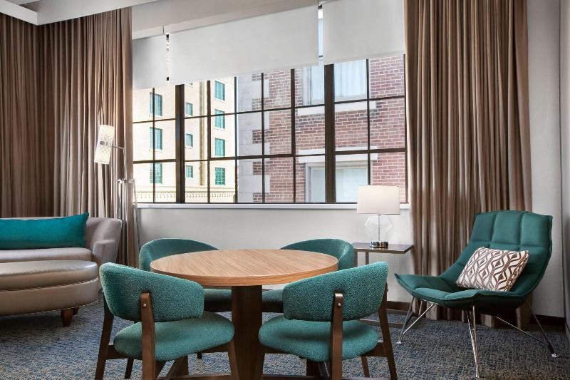 스위트 킹사이즈 침대, Courtyard By Marriott Cape Girardeau Downtown