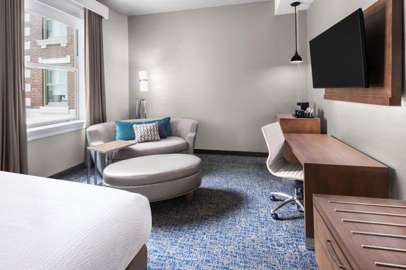 Стандартный Номер Кровать Кинг, Courtyard By Marriott Cape Girardeau Downtown