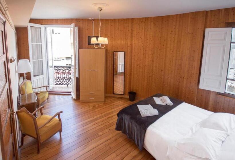 اتاق استاندارد با بالکن, La Posada De La Casona De Sarria