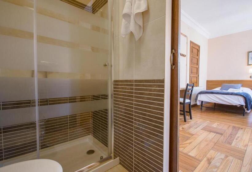 اتاق استاندارد سه تخته با بالکن, La Posada De La Casona De Sarria