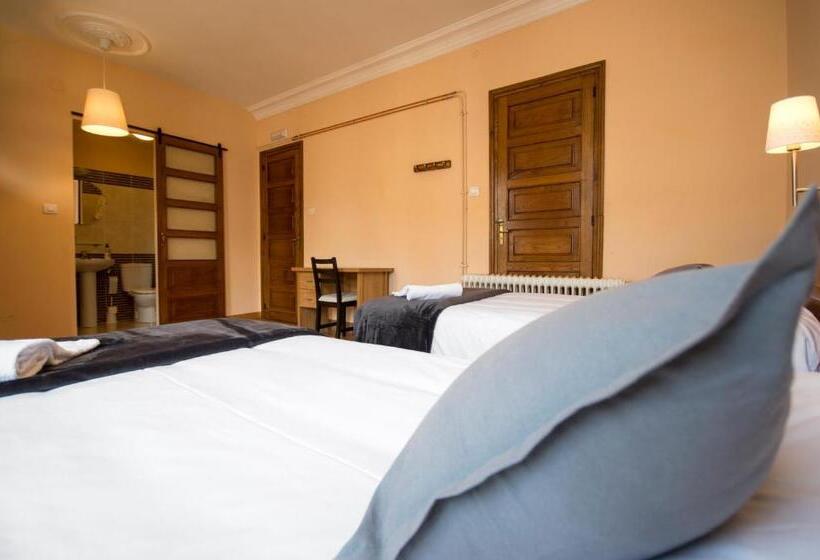 اتاق استاندارد با بالکن, La Posada De La Casona De Sarria
