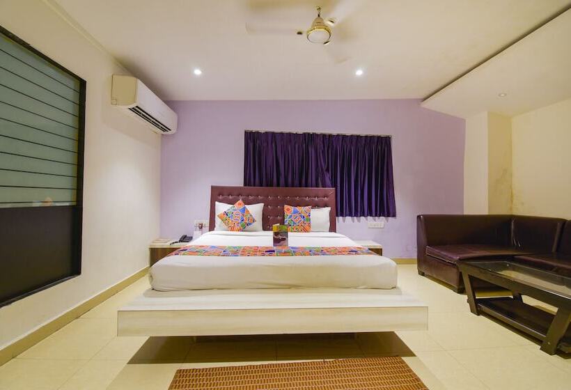 Quarto Deluxe, Fabhotel Pentagon Next   Bhubaneswar Railway Station