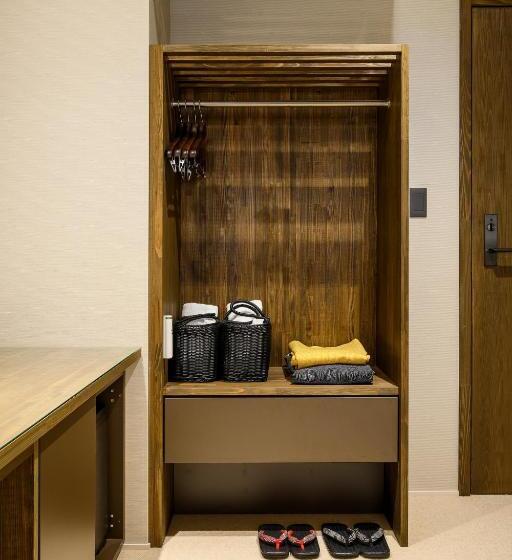 Номер Deluxe, Wood Takayama