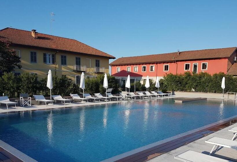غرفة سوبيريور مطلة على حمام السباحة, Locanda Ferro Uno, Golf Città Di Asti