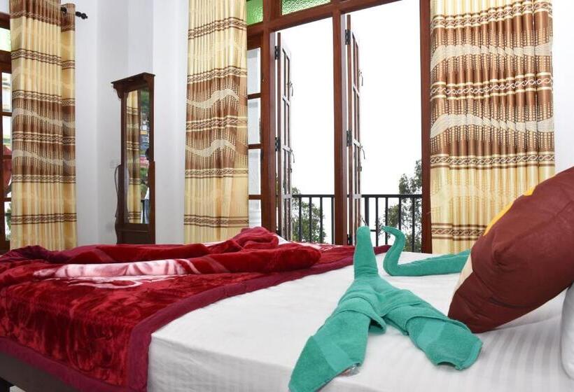 اتاق لوکس با بالکن, Grand View Guest House