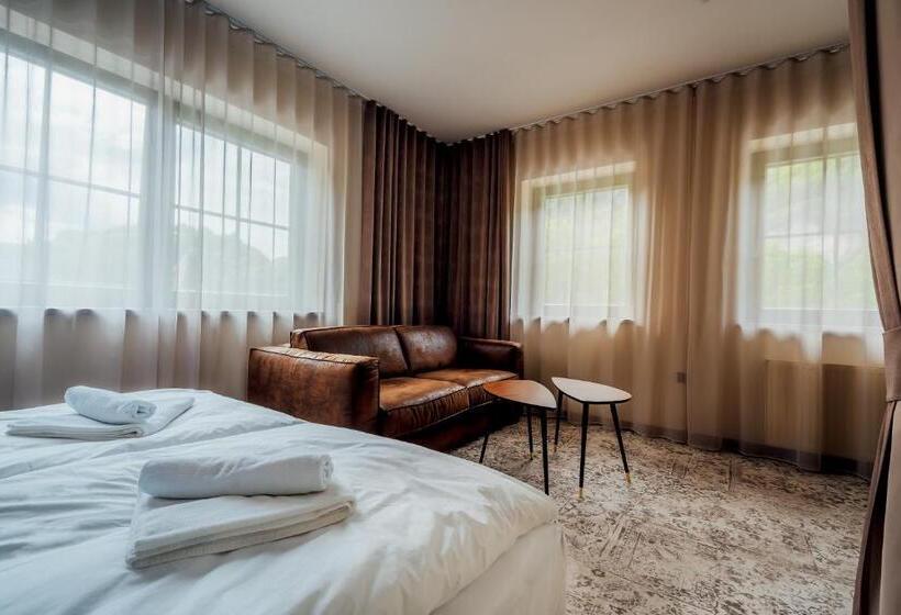 سوییت, Guest House Ejga