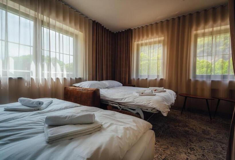 سوییت, Guest House Ejga