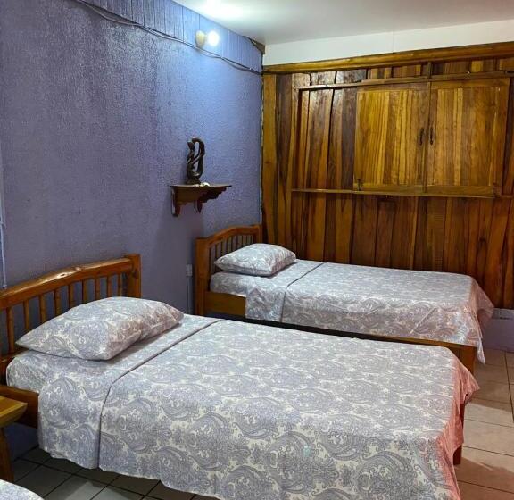 Кровать в Общей Комнате, Mauras Tropical Mini Hostel & Tours