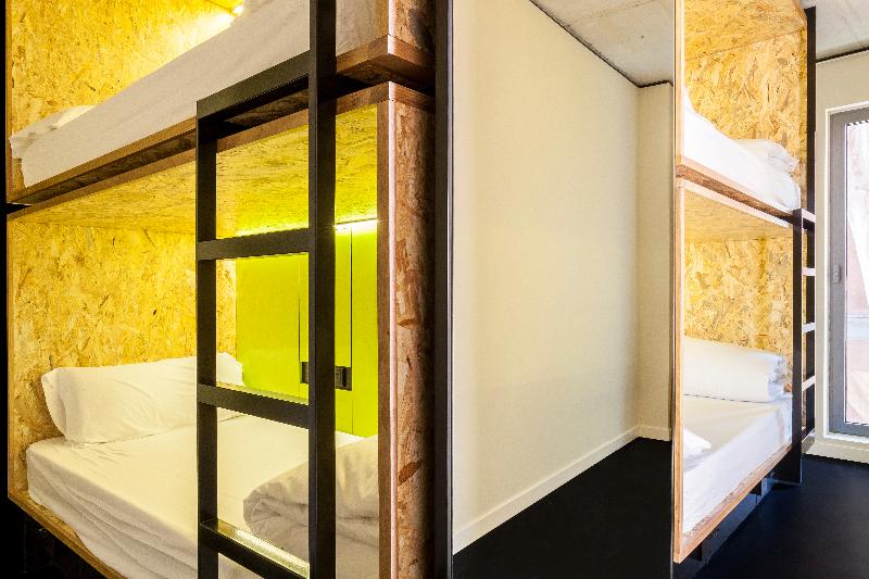 اتاق خانوادگی, Bastardo Hostel