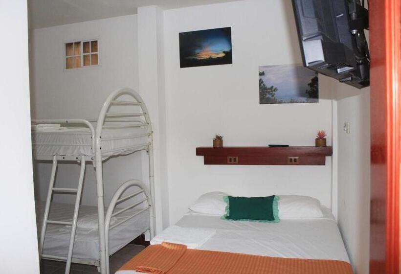 اتاق استاندارد سه نفره, Hostal San José