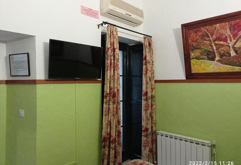 内部经济间, Hostal Manolo