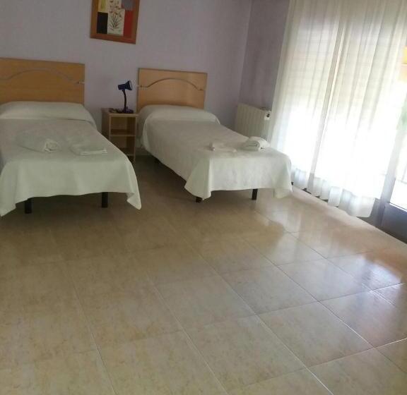 Трехместный Номер Стандарт Совместная Ванная, Hostal Jose Luis